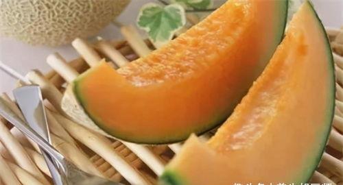 dede吃哈密瓜,甜蜜滋味中的快乐时光