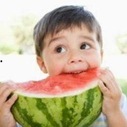 头像宝宝吃瓜,宝宝萌态吃瓜瞬间